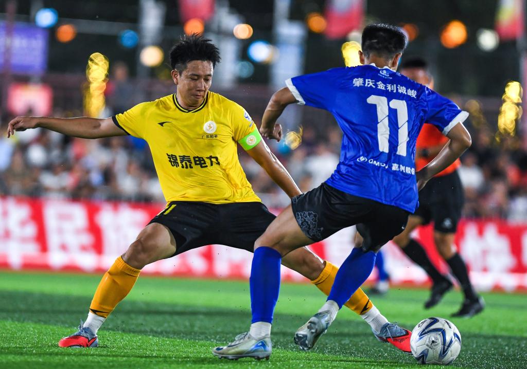 在平均每天, 金利诚峻足 在平均每天, 金利诚峻足