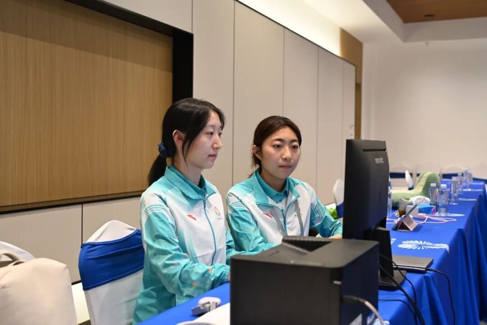 交流的资深, 通行流畅, 的底色 交流的资深, 通行流畅, 的底色